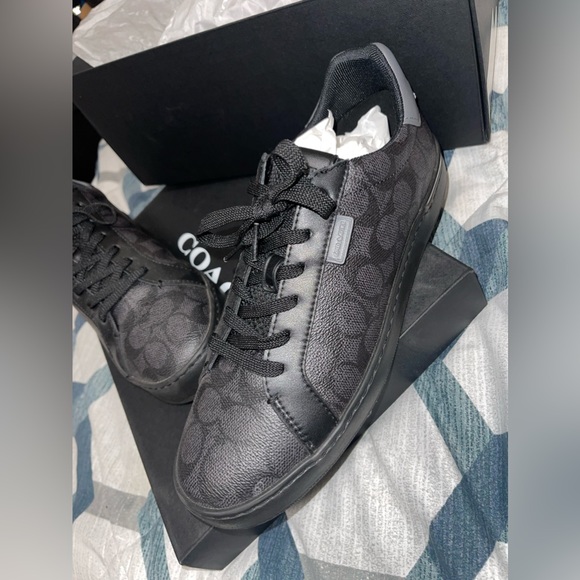 Coach sneakers, size: 9 with box, worn 1, 9.8/10 condition ✅ - Picture 2 of 9